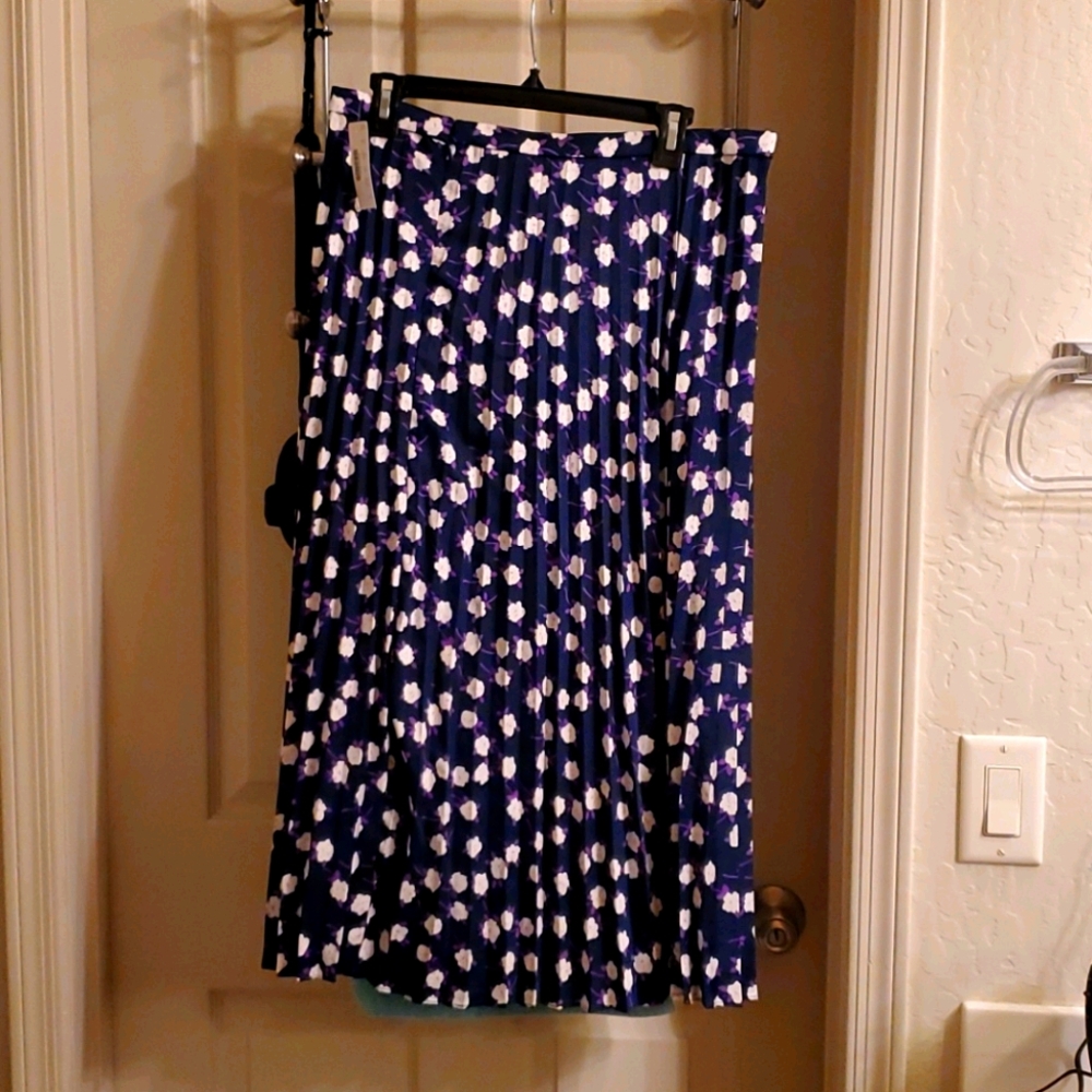 Midi pleased skirt